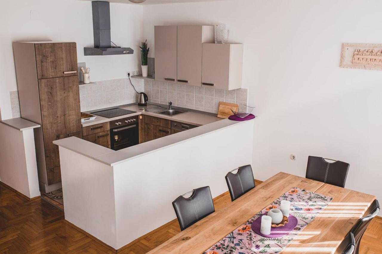 Helles 3 Schlafzimmer Apartment Zwischen Zagreb Zentrum & Natur Esterno foto