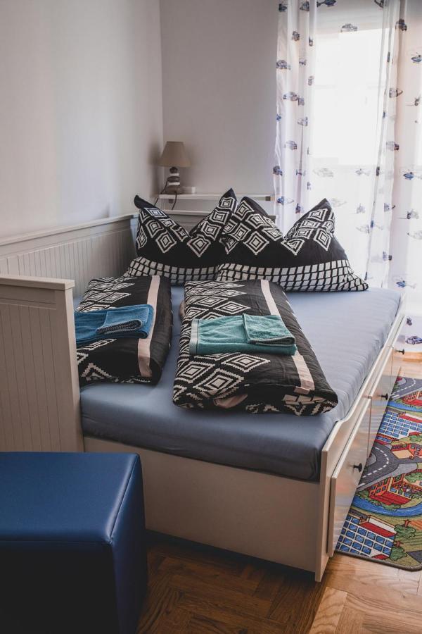 Helles 3 Schlafzimmer Apartment Zwischen Zagreb Zentrum & Natur Esterno foto
