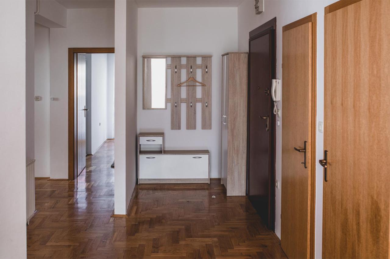 Helles 3 Schlafzimmer Apartment Zwischen Zagreb Zentrum & Natur Esterno foto