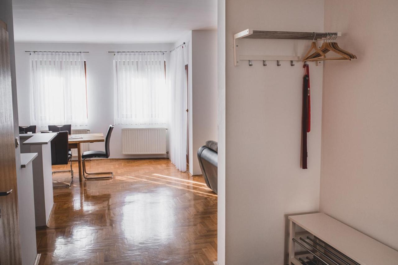 Helles 3 Schlafzimmer Apartment Zwischen Zagreb Zentrum & Natur Esterno foto