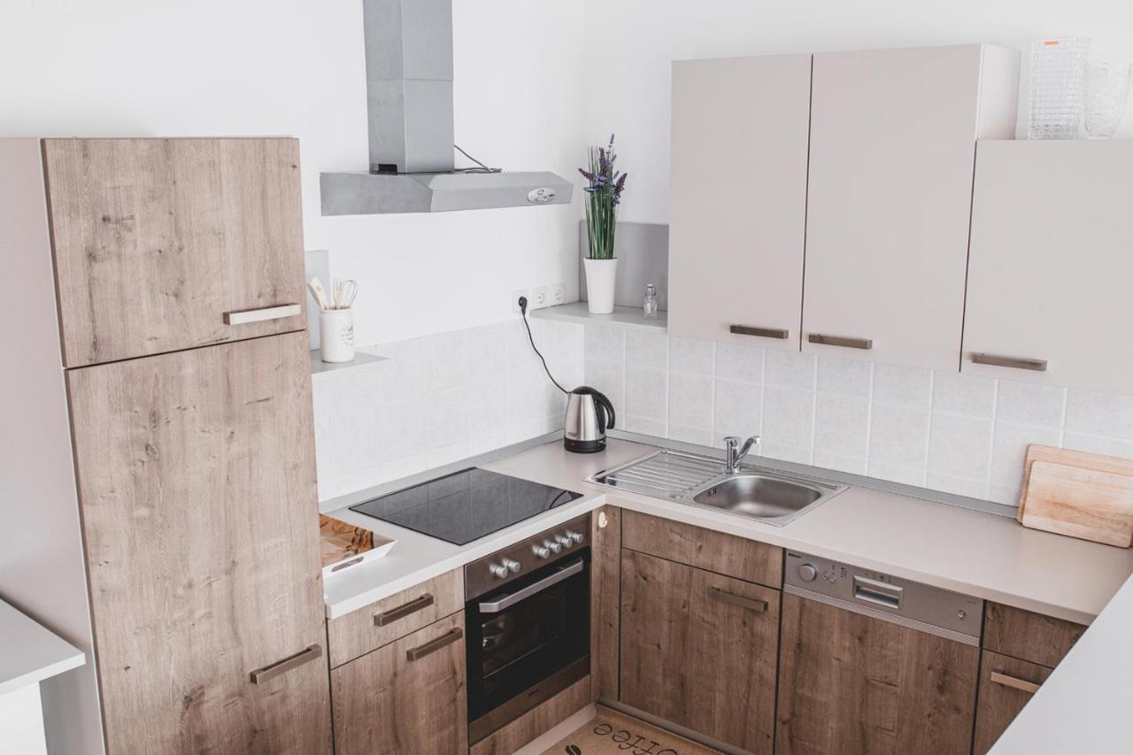 Helles 3 Schlafzimmer Apartment Zwischen Zagreb Zentrum & Natur Esterno foto
