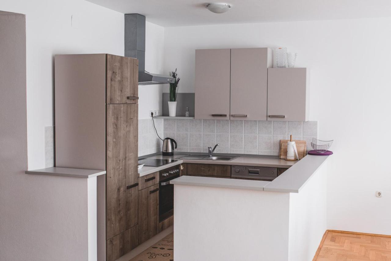 Helles 3 Schlafzimmer Apartment Zwischen Zagreb Zentrum & Natur Esterno foto